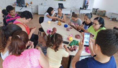 Detentos e artesãs aprendem a fazer amigurumi em Naviraí