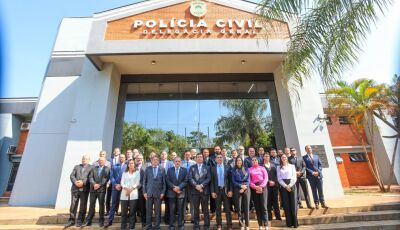 Riedel participa de reunião do Conselho da Polícia Civil e formaliza promoção funcional da carreira