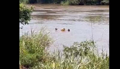 VÍDEO mostra momento que Policial Militar salva jovem de afogamento no Rio Dourados em Fátima do Sul