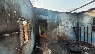 Incêndio destrói móveis e casa em bairro de cidade de Mato Grosso do Sul