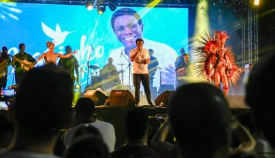 Neguinho da Beija-Flor encanta a plateia no segundo dia do Festival América do Sul