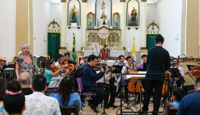 Tetê Espíndola e Orquestra de Maestro Martinelli brilham na Catedral em Corumbá
