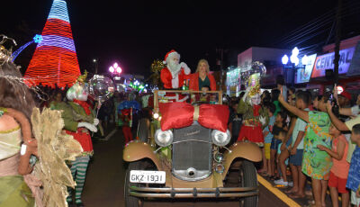 Confira as 02 galerias de FOTOS da chegada do Papai Noel em Fátima do Sul