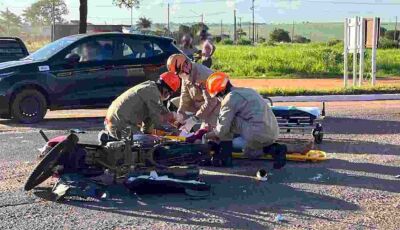 Colisão entre carro e moto deixa mulher ferida na MS-141 em Mato Grosso do Sul
