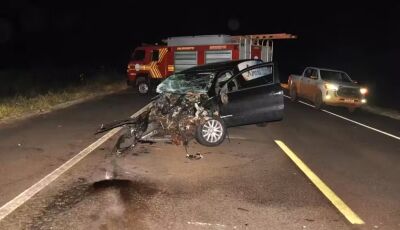 Homem morre após carro fúnebre bater em duas antas