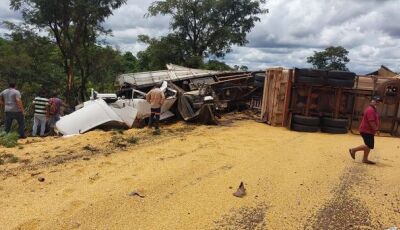 Batida entre carretas deixa uma pessoa morta na BR-267 em MS