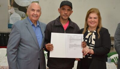 Confira as FOTOS da entrega de escrituras para moradores do Bairro Morada do Sol em Fátima do Sul