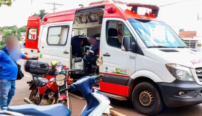 Motociclista 'voa' após ser atingido por motorista que foge sem prestar socorro 