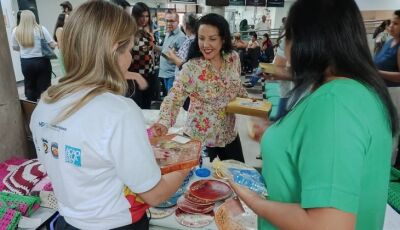 Centenas de artesanatos produzidos em presídios de MS estão expostos para venda para o Dia das Mães
