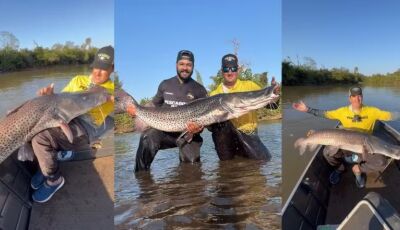 Empresário fisgou um pintado gigante de quase 1,60 m e 50 kg no rio Dourados em Fátima do Sul