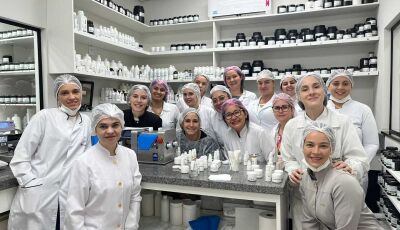 Pós em Estética da UNIGRAN realiza visita técnica com experiência sensorial na cosmetologia