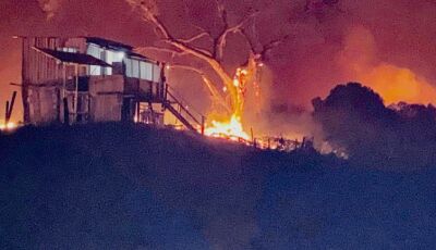 Pantanal em chamas: PMA resgata bebê e família de ribeirinhos durante incêndio