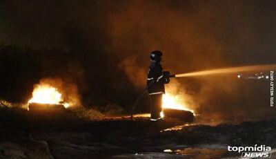 Comércio pega fogo e bombeiros encontram corpo carbonizado