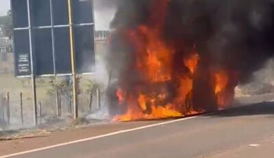 Agora incêndio de camionete entre Vicentina e Fátima do Sul mobiliza corpo de Bombeiros 