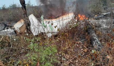 Avião com 05 pessoas a bordo cai em fazenda de Mato Grosso