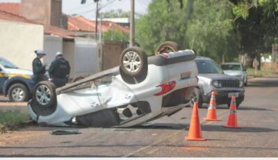 Peugeot capota em cruzamento sem sinalização após bater em Jeep 