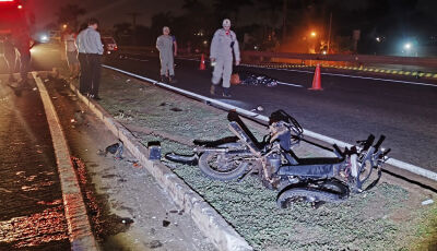 Mulher de moto na contramão bate de frente com caminhonete e morre em Dourados