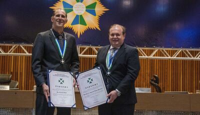 Docentes de Direito da UNIGRAN recebem honrarias em noite de homenagens no TRT