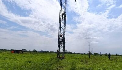 Traído e bêbado, jovem sobe em torre de alta tensão e é resgatado pelo Corpo de Bombeiros