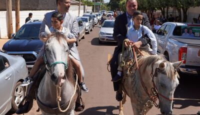 Cleber e Oncinha chegam a cavalo para posse, CONFIRA todas as FOTOS em Vicentina