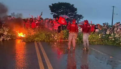 Membros do MST bloqueiam rodovia nesta segunda-feira