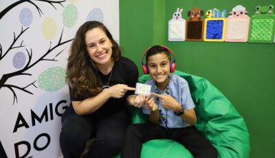 Sala adaptada garante acolhimento e inclusão, somando mais de 1,7 mil de identidades com símbolo do 