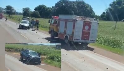 Colisão entre carro e caminhonete mobiliza Corpo de Bombeiros na BR-376, em Fátima do Sul