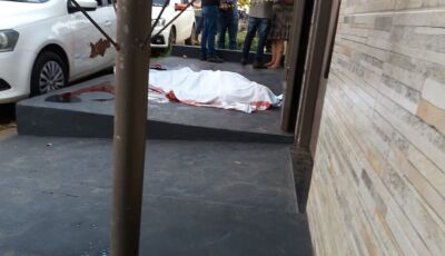 Homem é encontrado morto, com marcas de facadas