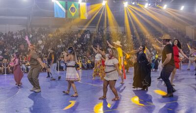 Com o tema 'Alegria', Oligran reúne grande público e exibe diversas atrações em noite de abertura