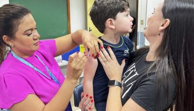 Mães destacam importância da vacina durante campanha de vacinação contra gripe no Detran-MS