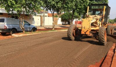 Governo de MS intensifica investimentos em infraestrutura urbana em Bataguassu e GLÓRIA DE DOURADOS