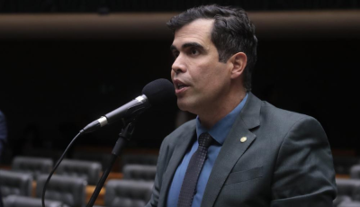 Congresso mira novas limitações às bets; plataforma de cassino que paga no cadastro já é proibida