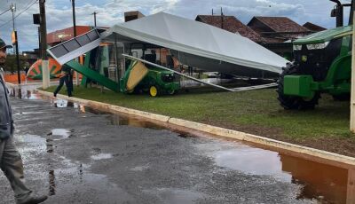 Chuva forte e ventania provocam estragos na Expoagro em Dourados