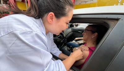 SES imuniza mais de 2 mil pessoas em 'Drive-thru da Vacinação' durante o Dia D contra influenza
