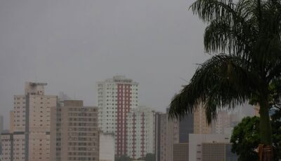 Tempo firme marca a sexta-feira, mas instabilidades avançam e mudam o clima no fim de semana em MS