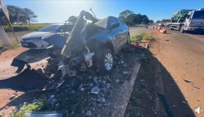 LIVE: Condutor perde o controle do carro e atinge poste da PRF
