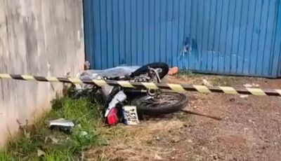 Motociclista morre ao colidir contra muro após passar por quebra-molas na Avenida Coronel Ponciano