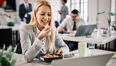 Estagiário recebe vale-alimentação? Entenda o que diz a lei