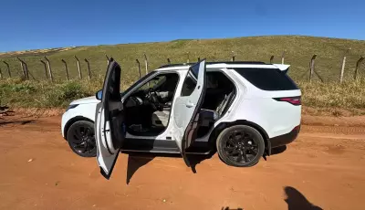 Bandidos armados invadem condomínio, fazem reféns e roubam Range Rover