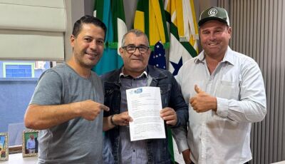 Emanuel Pinheiro: Prefeito abraça causa e  intervém para agilizar obra em Vicentina