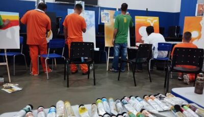 Projeto utiliza pintura em telas como instrumento de ressocialização na Penitenciária de Dourados