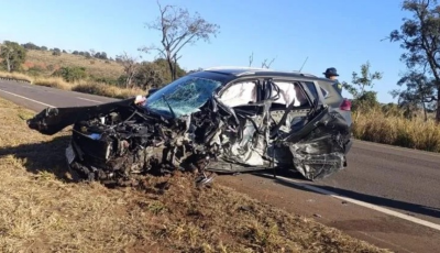 Batida entre carro e caminhão deixa três feridos na BR-267, em Bataguassu