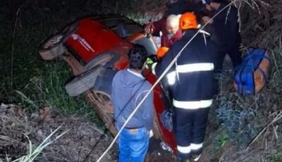 Família sofre acidente e carro cai em açude seco na zona rural de Culturama
