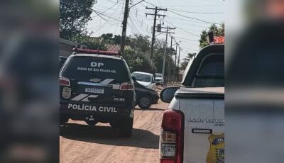 TRAGÉDIA: Jovem fica preso em vão da porta de casa e morre