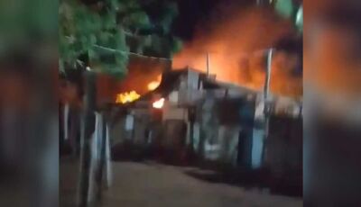 Incêndio destrói barracos e deixa feridos