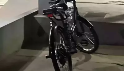 Criança de três anos morre ao ser atropelada por bicicleta elétrica guiada por adolescente