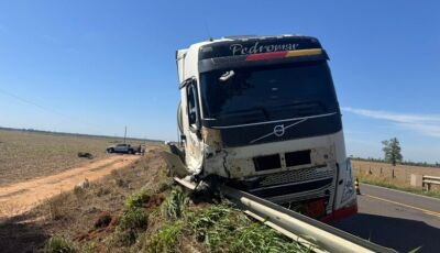 Colisão frontal termina com homem morto e mulher ferida