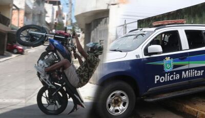 Jovem fica com medo da PM e foge após ser visto empinando moto no Aero Rancho