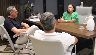Em Jateí, Prefeita recebe representantes de indústria local e reitera apoio