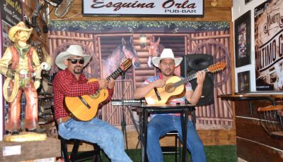 Boiadeiro & Douglas Viola celebram nova fase com gravação do clipe "Coração de Aço" na Esquina Orla